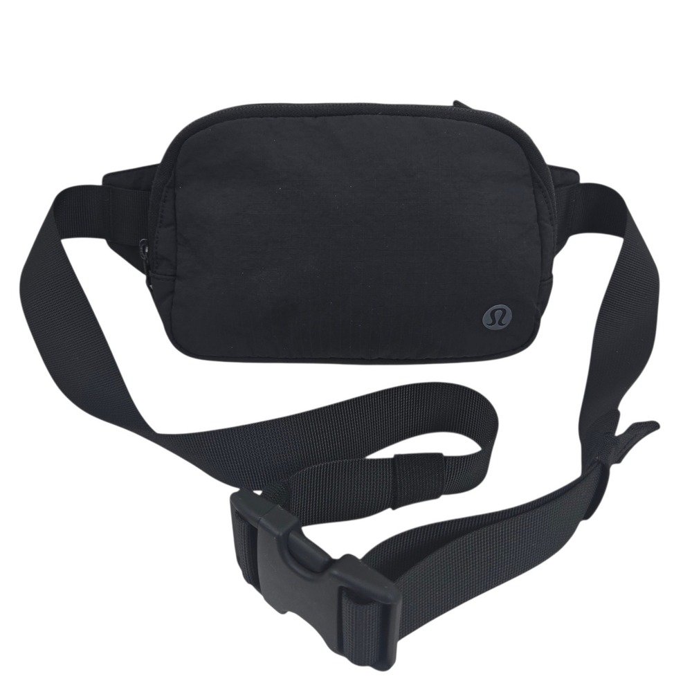Lululemon Everywhere Belt Bag 1L Black Matte Black Logo OG Original Strap MINT